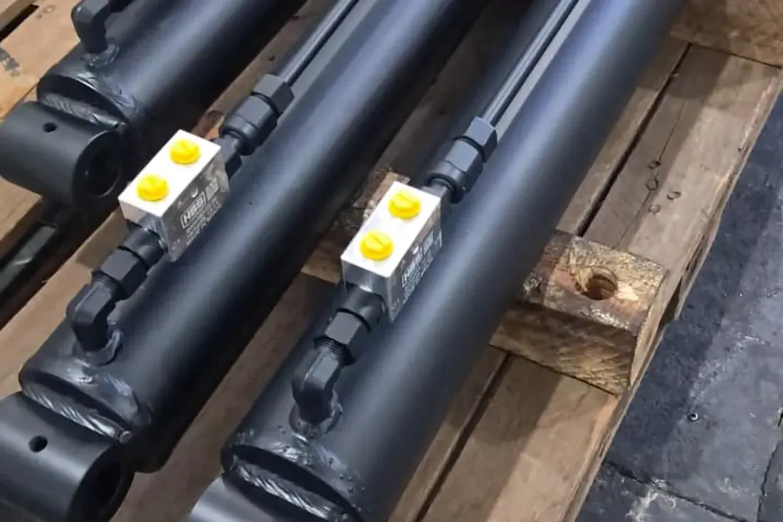 Cilindros hidráulicos fabricados pela WP Metalurgica, prontos para envio